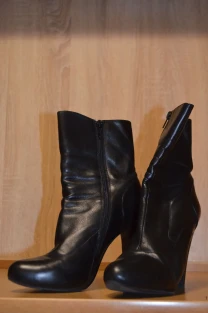 Полусапоги женские черного цвета