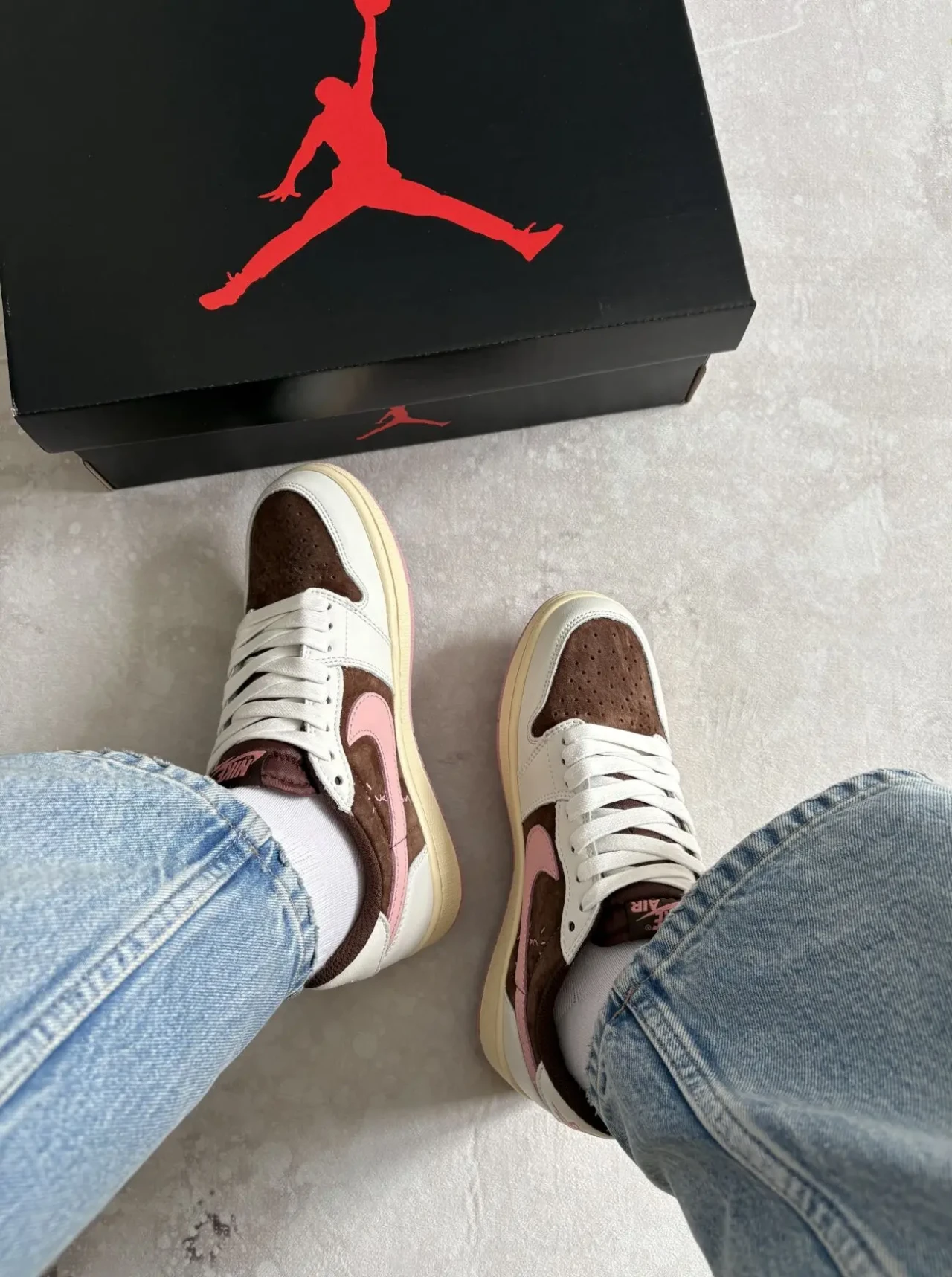 Air Jordan 1 x Travis Scott Low OG Wmns Pink Oxford 2