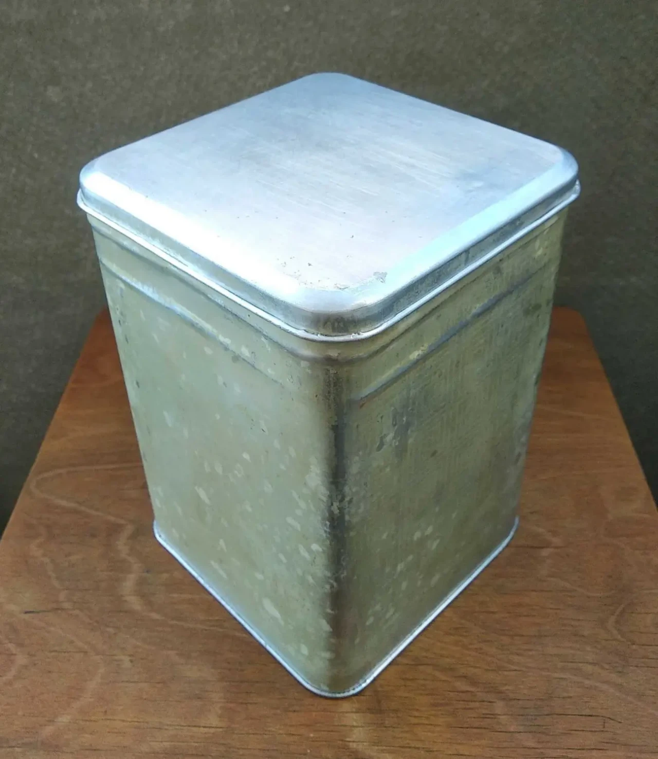 Очень редкая коробка жестяная банка мука