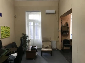 Сдам квартиру под офис ул.Староказацкая 74.