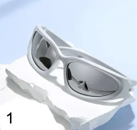 Спортивні сонцезахисні окуляри.