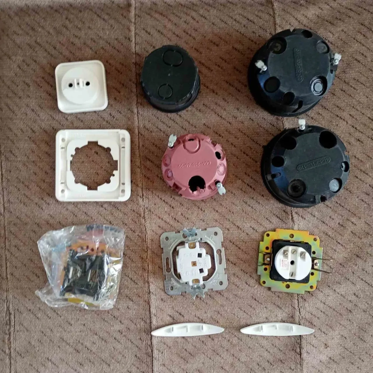 Электрические розетки, короба под розетки. 2