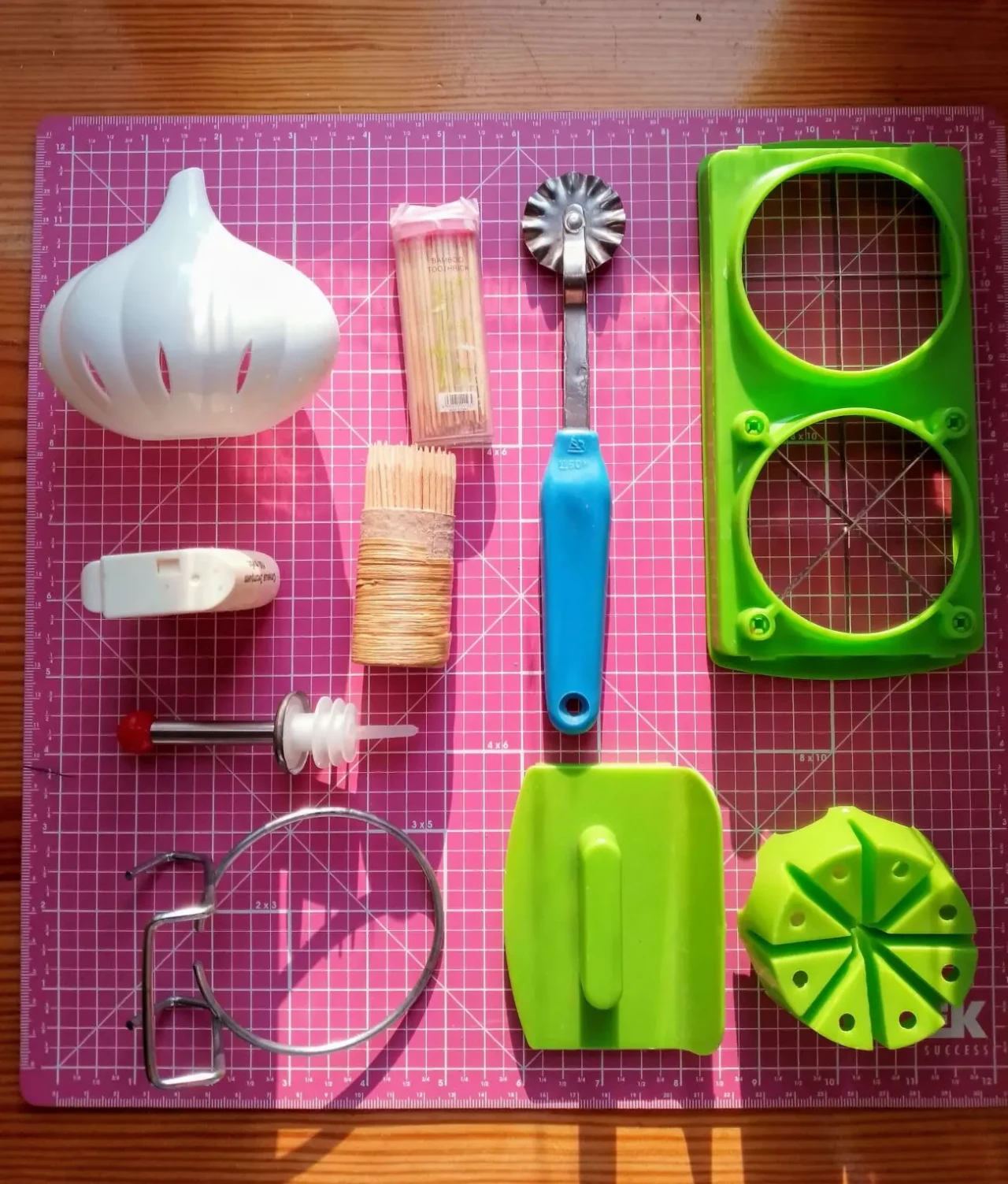 Кухонные инструменты набор 10 шт колесико, нож для яиц, дозаторы