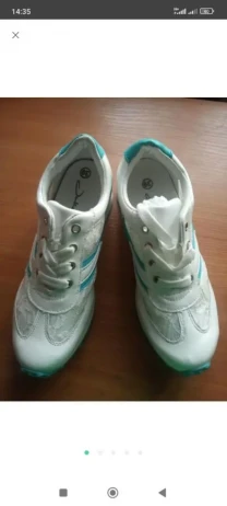 Кросівки на внутрішній танкетці 39 розміру