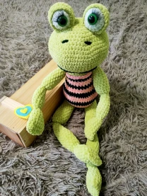 Жабка весела зелена велика  в'язана іграшка  52 см  плюшева