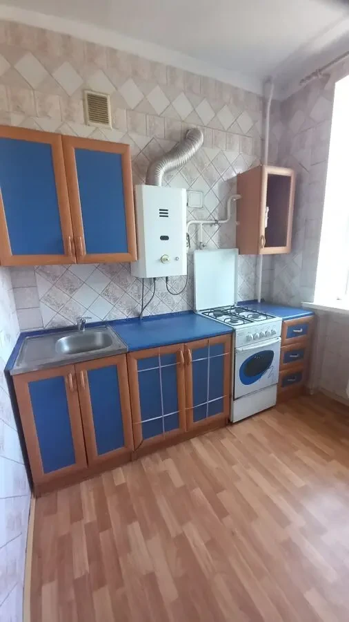 Продається двокімнатна квартира в районі Центрального рингку 6