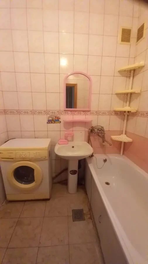 Продається двокімнатна квартира в районі Центрального рингку 10