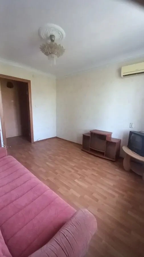 Продається двокімнатна квартира в районі Центрального рингку 2