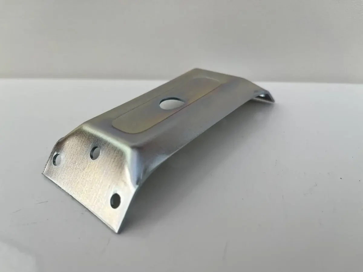 Куточок 50х1,5мм  кріплення ніжок стола  бобишках  стяжка 2