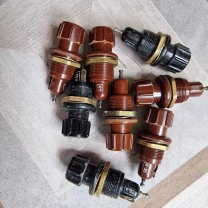 Продам тримачі запобіжників,запобіжники