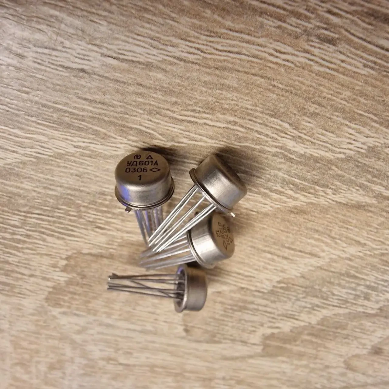 продам мікросхеми 2