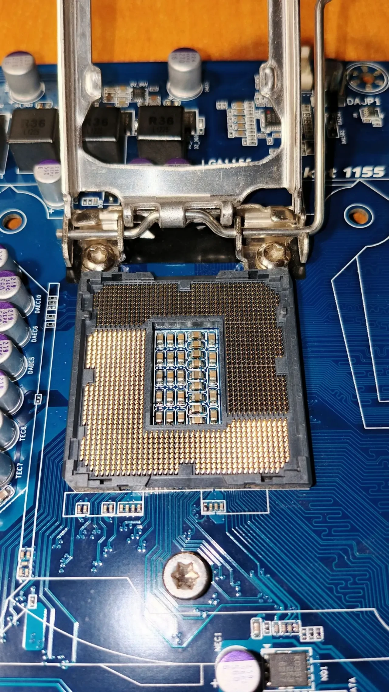 Материнська плата Gigabyte GA-H77-D3H (s1155, Intel H77, PCI-Ex16) 3