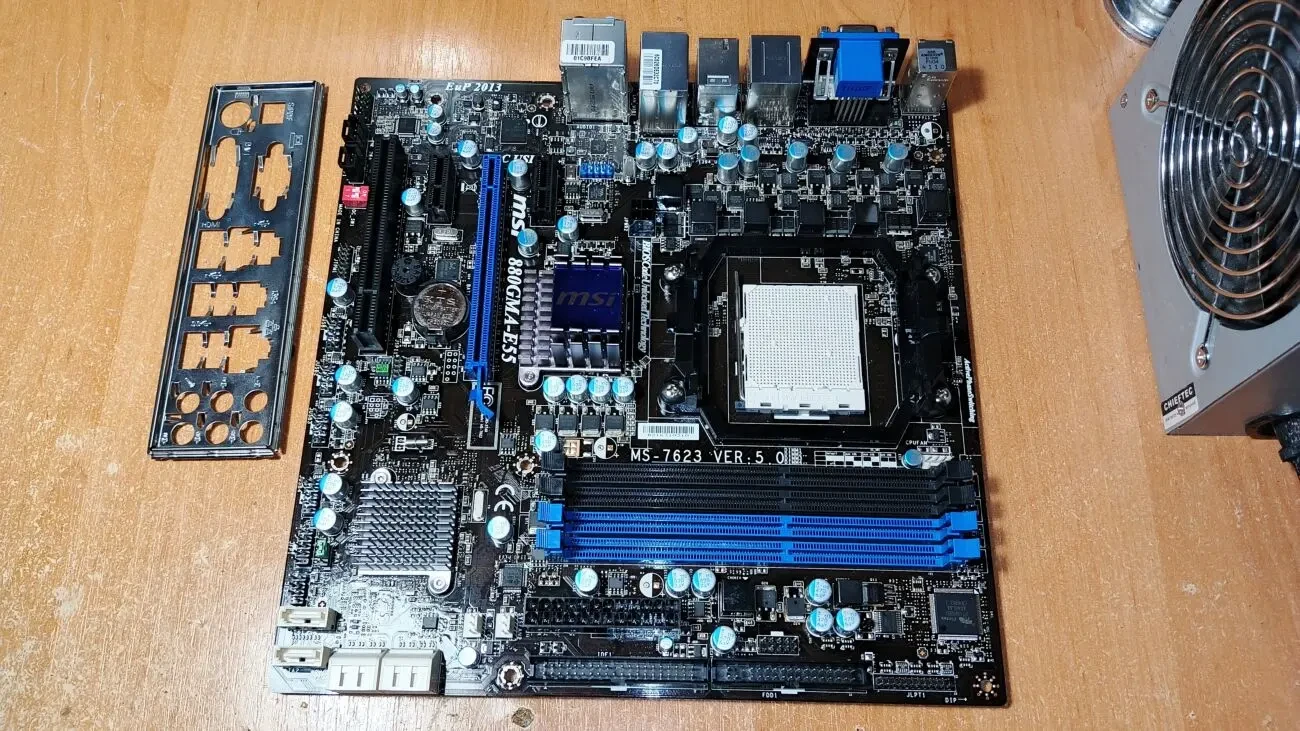 Материнская плата MSI 880GMA-E55 (sAM3, AMD 880G, PCI-Ex16)
