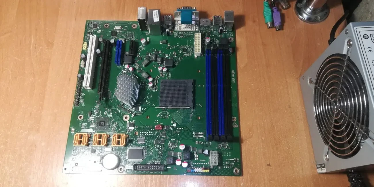 Материнская плата Fujitsu d3091-a11 gs1 (S-AM3+)+SIX CORE AMD FX6100