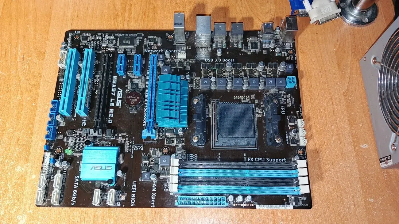 Asus M5A97 LE R2.0 (sAM3+, AMD 970/SB950, PCI-Ex16)#2+AMD FX6100