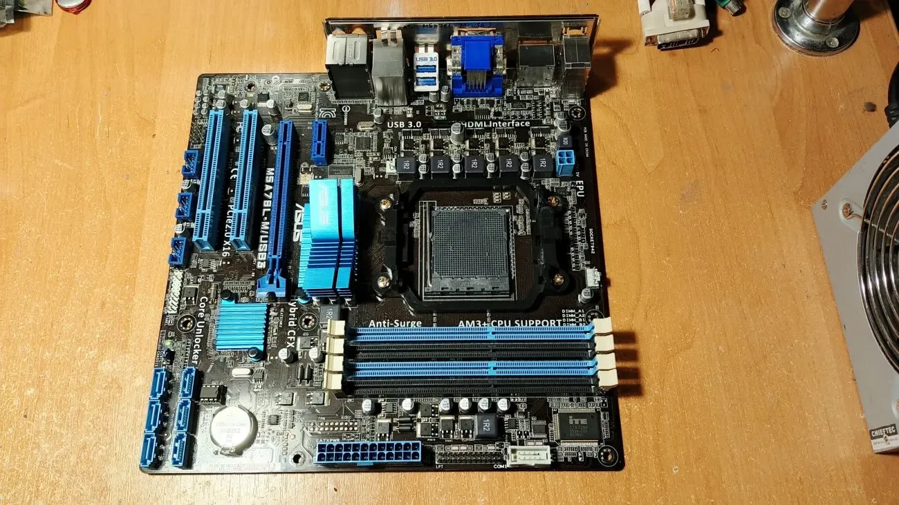 Материнская плата Asus M5A78L-M/USB3 (sAM3+, AMD 760G)(уценка-читать)