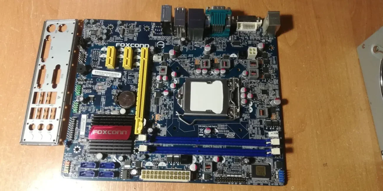 Foxconn H61MXV (Socket 1155 Intel H61) OEM+Pentium G2130