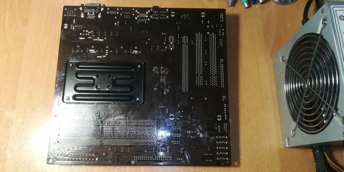 Материнская плата ASRock 880GMH/USB3 (sAM3, AMD 880G, PCI-Ex16) 2