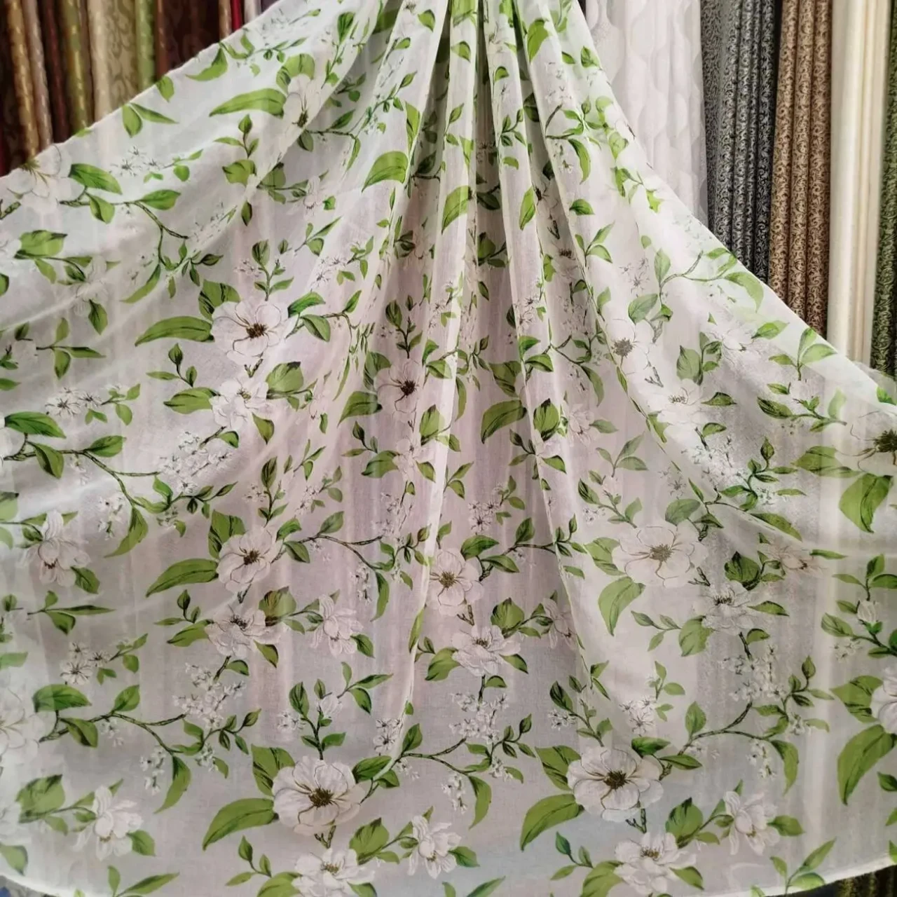 Тюль з квітами.