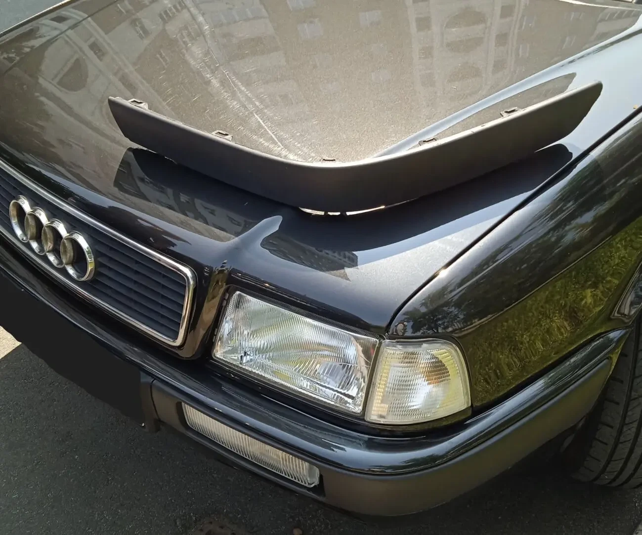 Накладка переднього бампера, ліва, на Audi 80