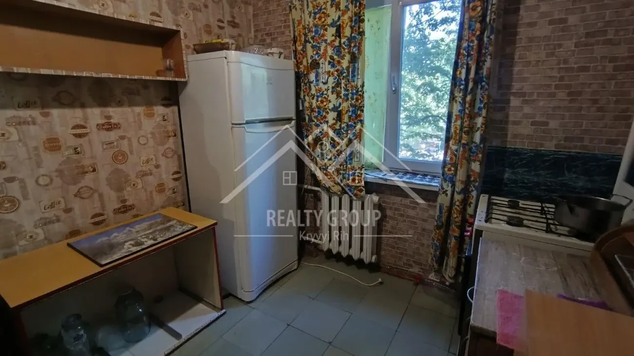 Продаж 2к квартири  пл. Артема 10