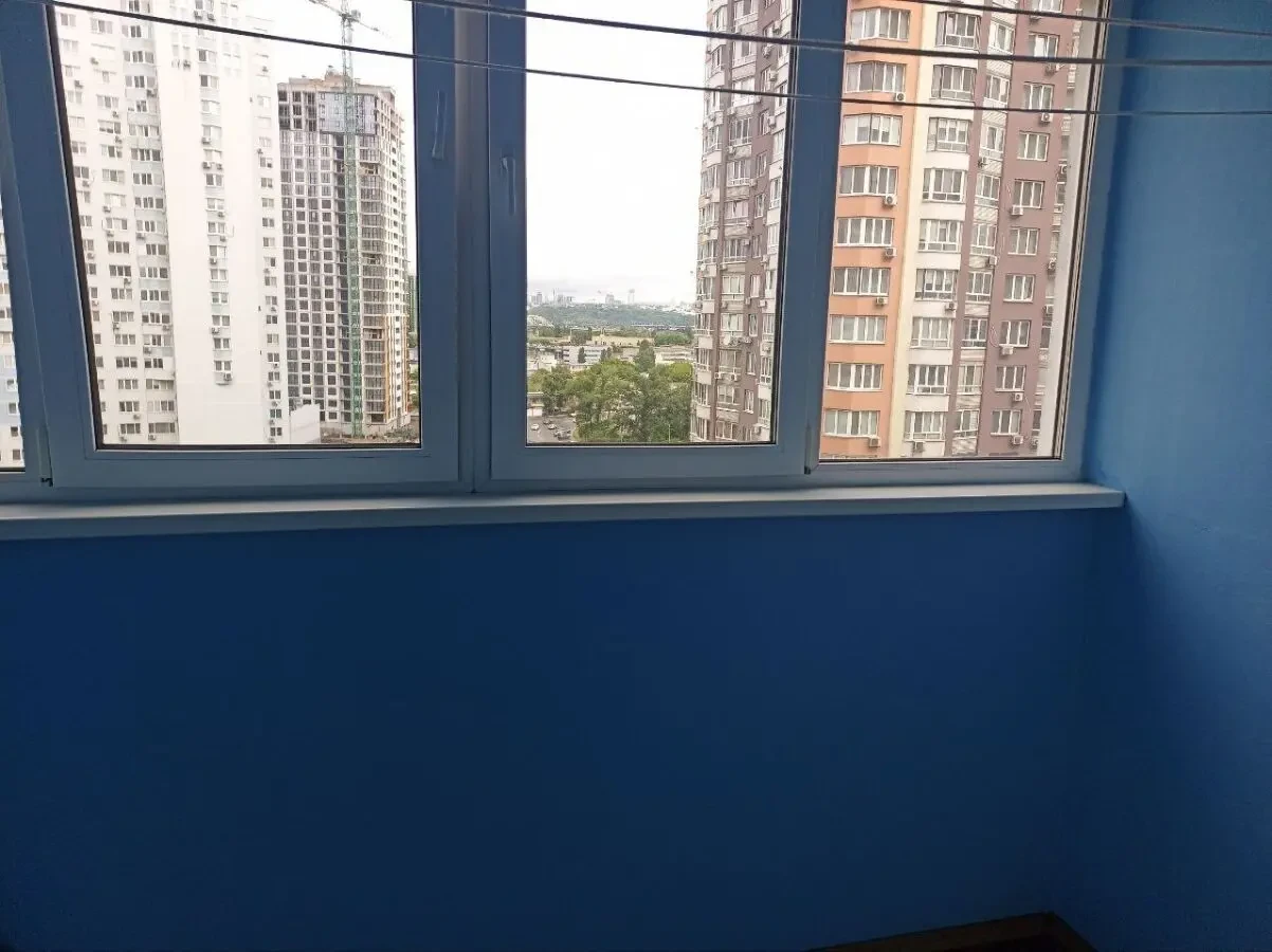 Продається  1-кімнатна квартира Осокорки Срочно 10