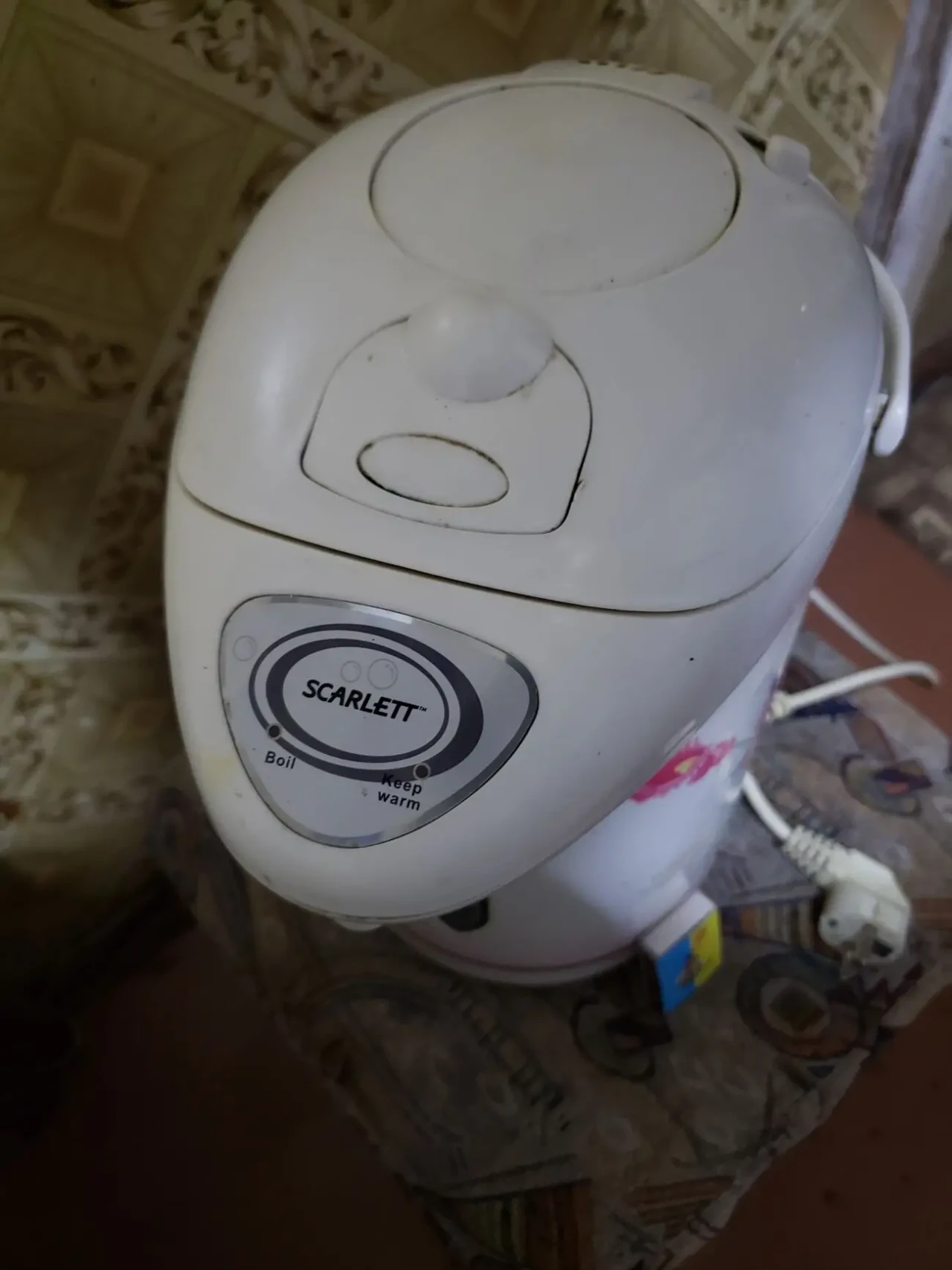 Термопод электрочайник Scarlett на 2.8 литра. 3