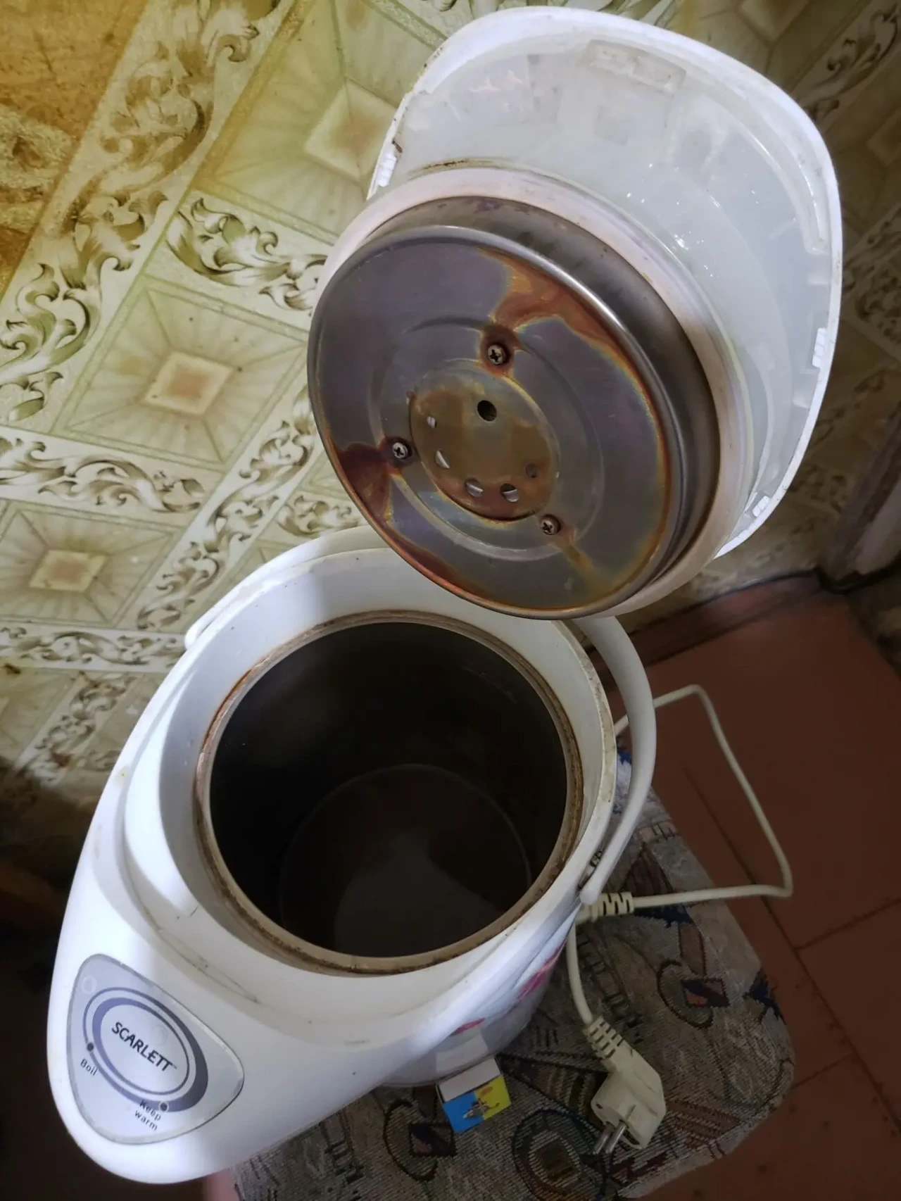 Термопод электрочайник Scarlett на 2.8 литра. 4