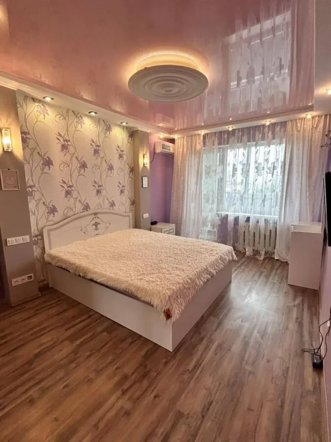 Сдам свою однокомнатную квартиру посуточно на Таирова 8