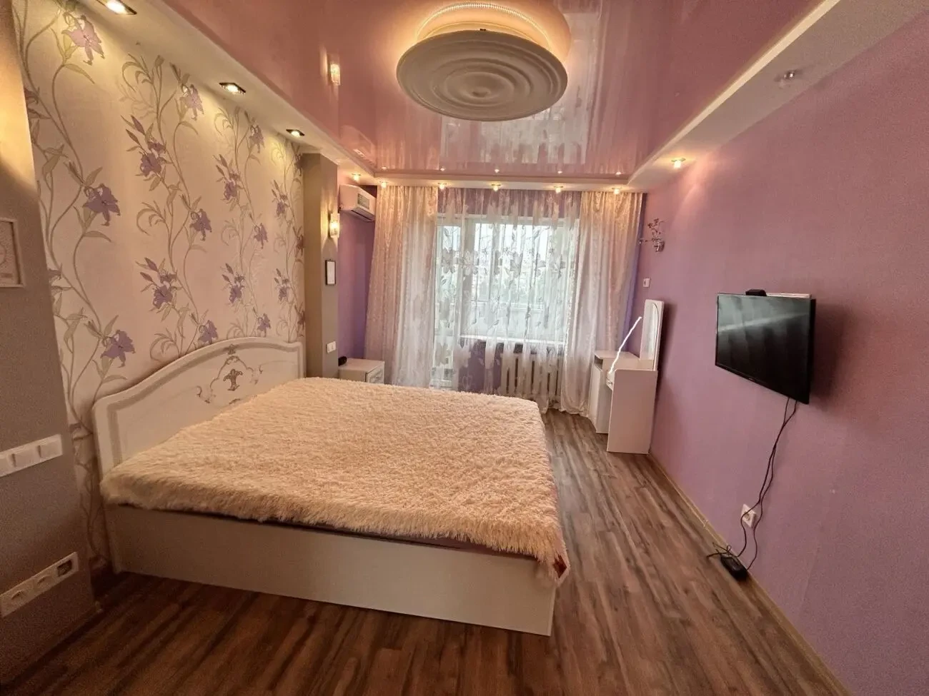 Сдам свою однокомнатную квартиру посуточно на Таирова