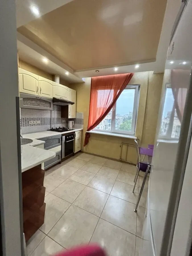 Сдам свою однокомнатную квартиру посуточно на Таирова 5