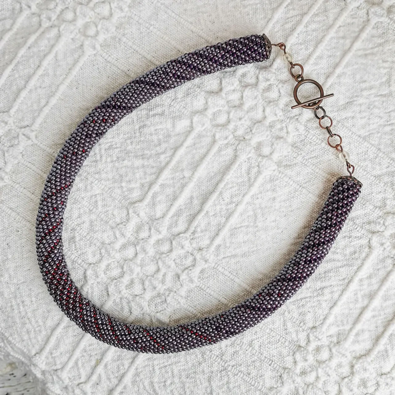 Прикраса із бісеру кольє-джгут Магніт 5