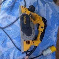 Електричний рубанок DeWALT