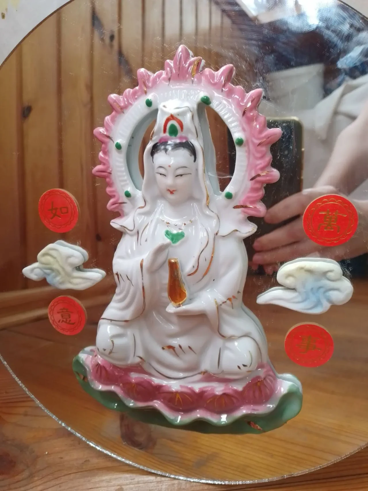 Фигурка гуань инь панно на зекрале 28 см круг, подойдет в детскую 2