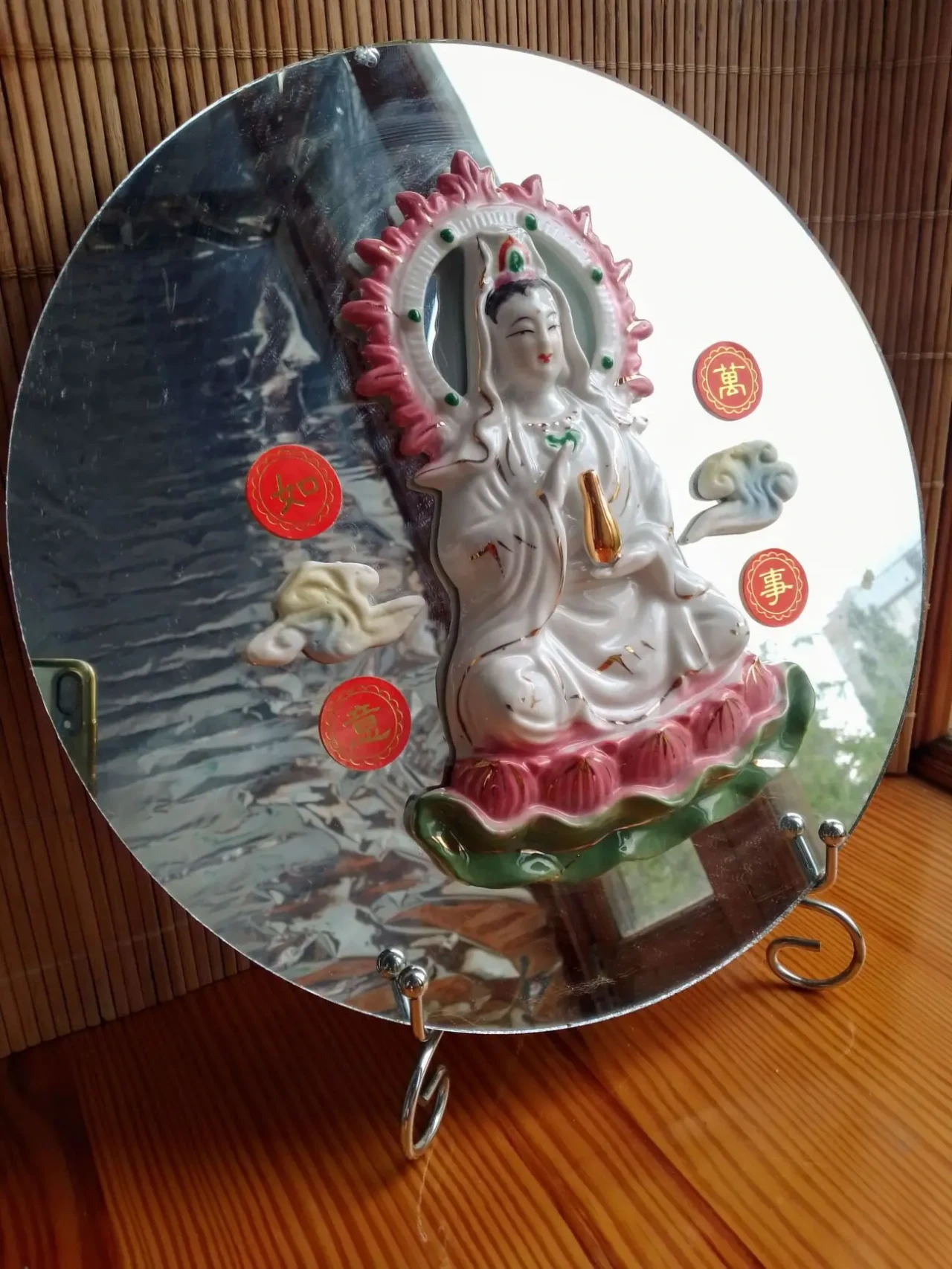 Фигурка гуань инь панно на зекрале 28 см круг, подойдет в детскую