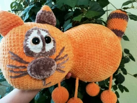 Іграшка велика м'яка в'язана Котик Кішечка помаранчева  ручна