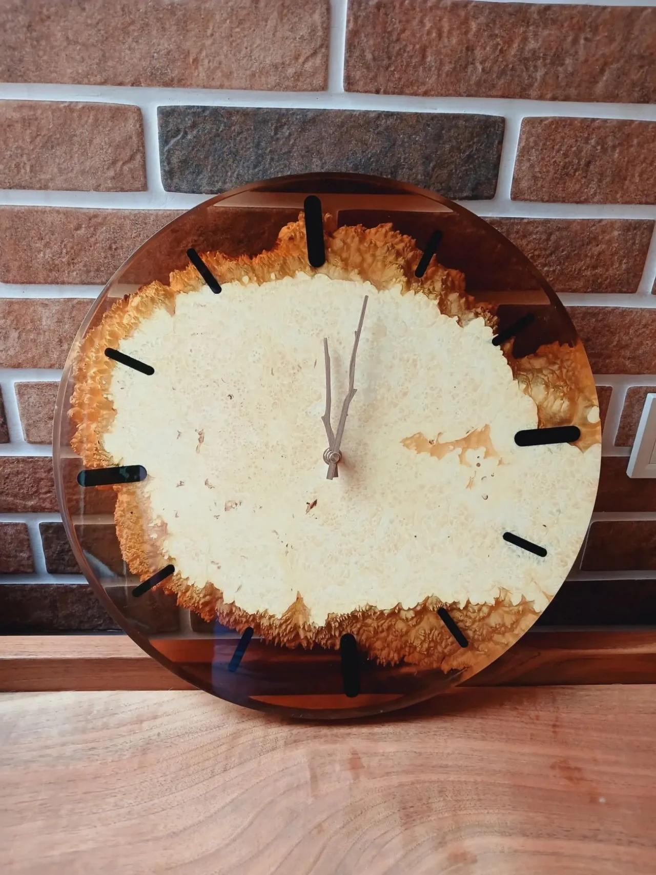 Часы на стену с эпоксидной смолы 2