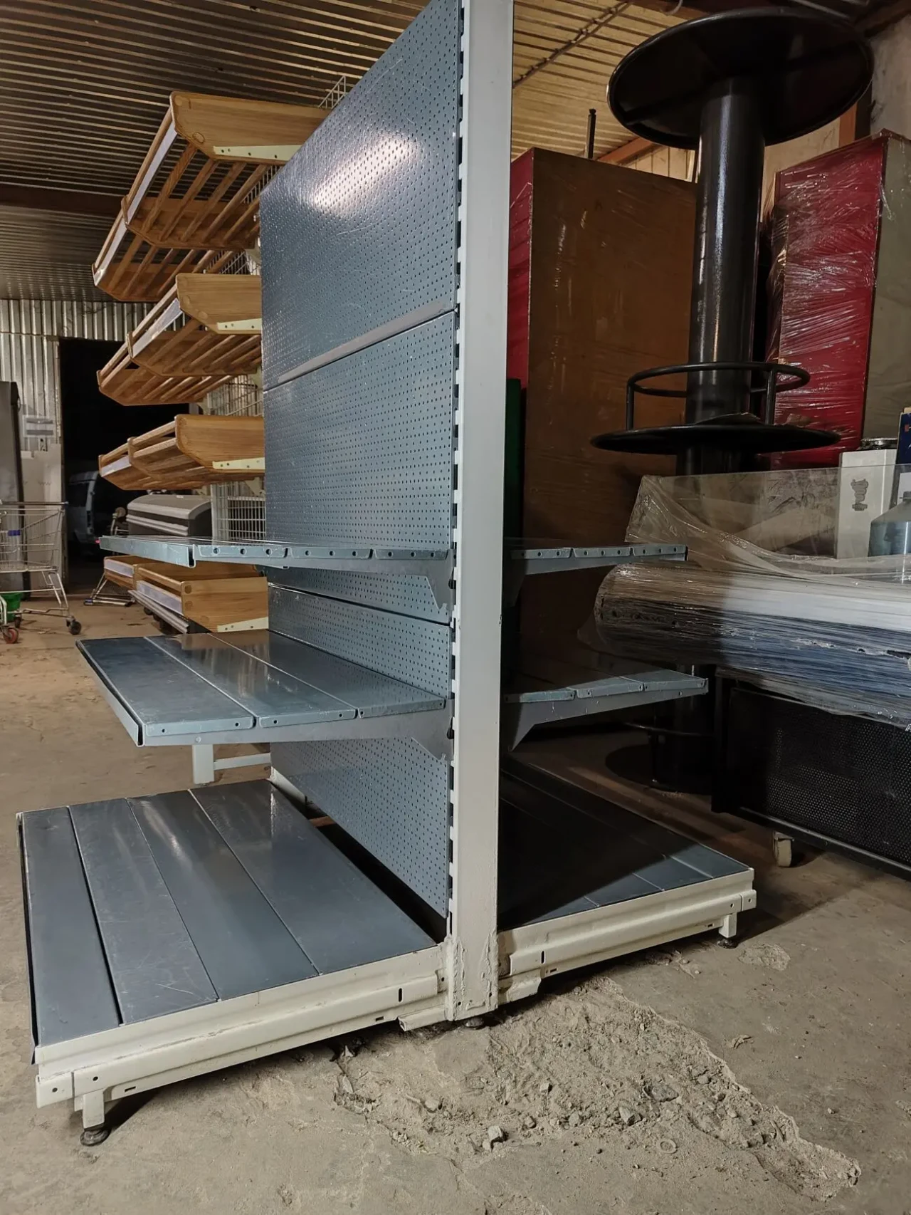 Стелаж перфорований двосторонній, острівний двохсторонній стелаж 4