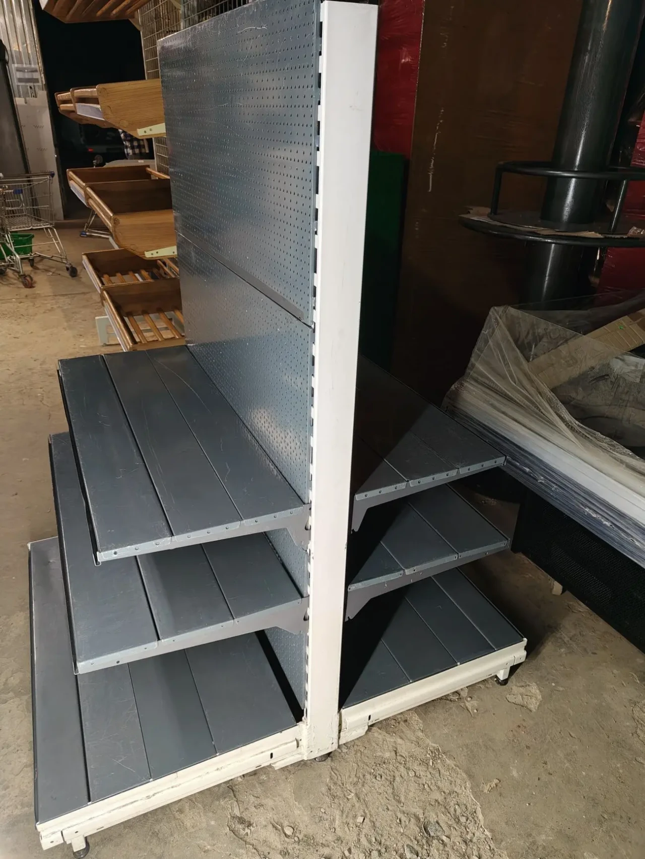 Стелаж перфорований двосторонній, острівний двохсторонній стелаж 5