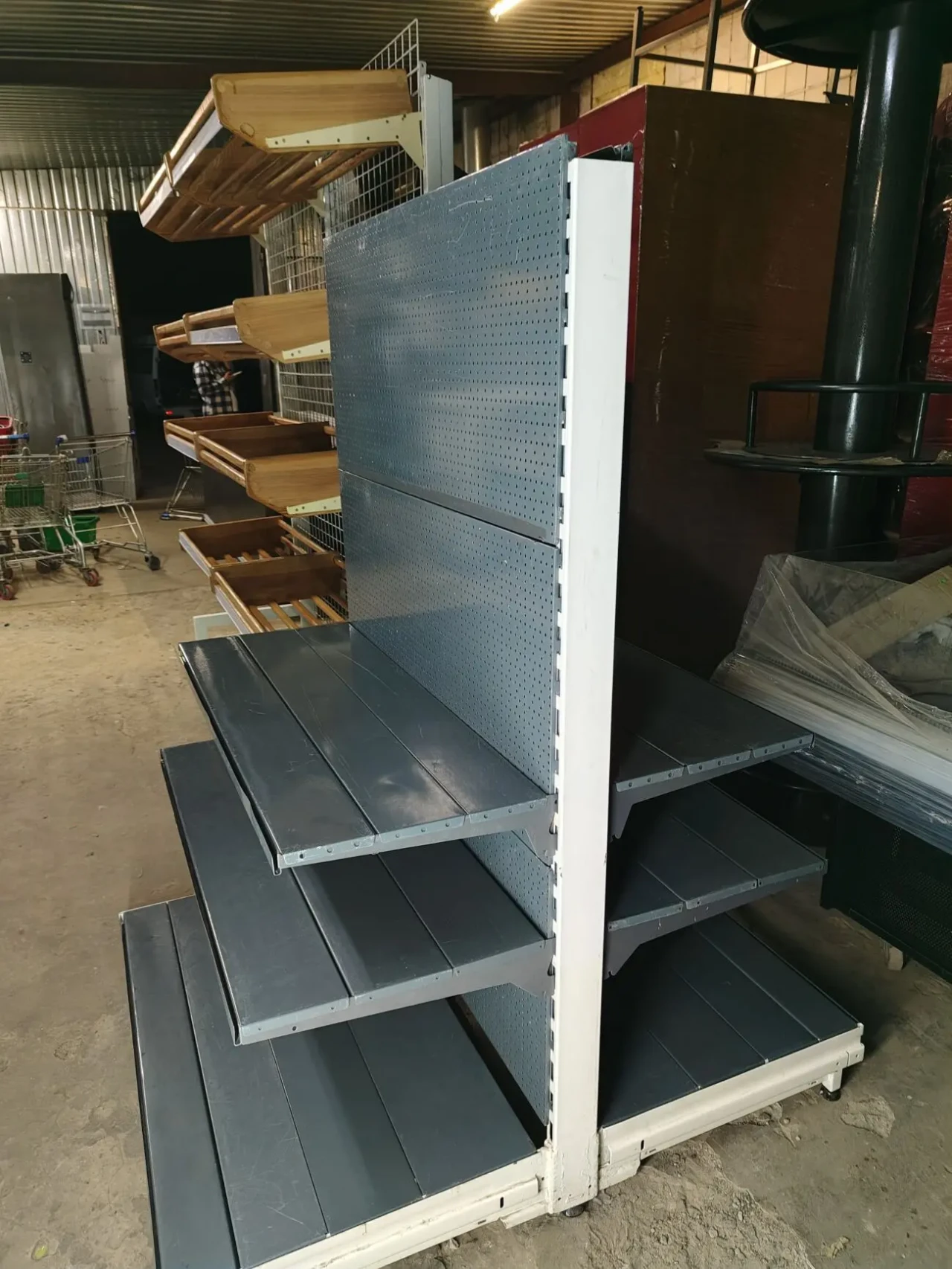 Стелаж перфорований двосторонній, острівний двохсторонній стелаж 6