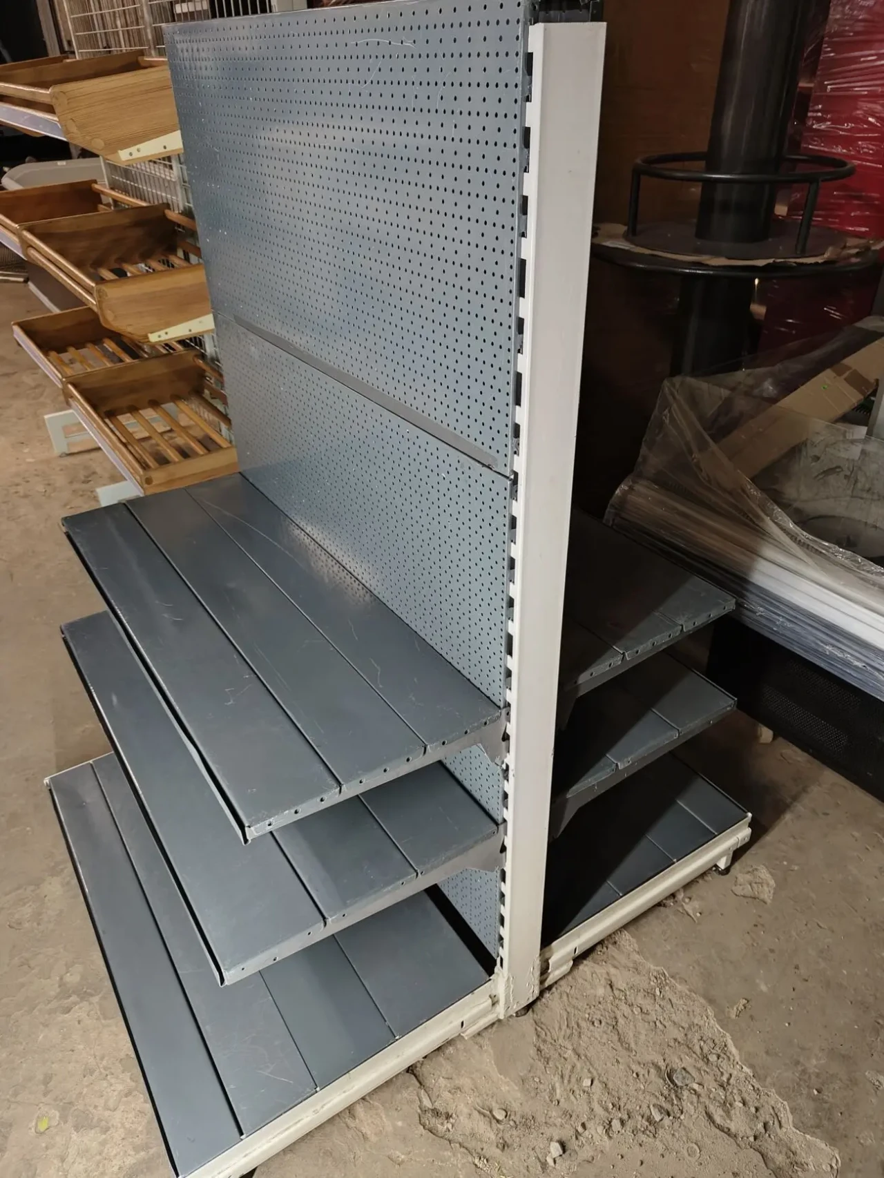 Стелаж перфорований двосторонній, острівний двохсторонній стелаж 3