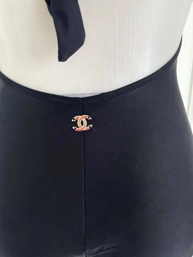 Суцільний купальник Chanel 7