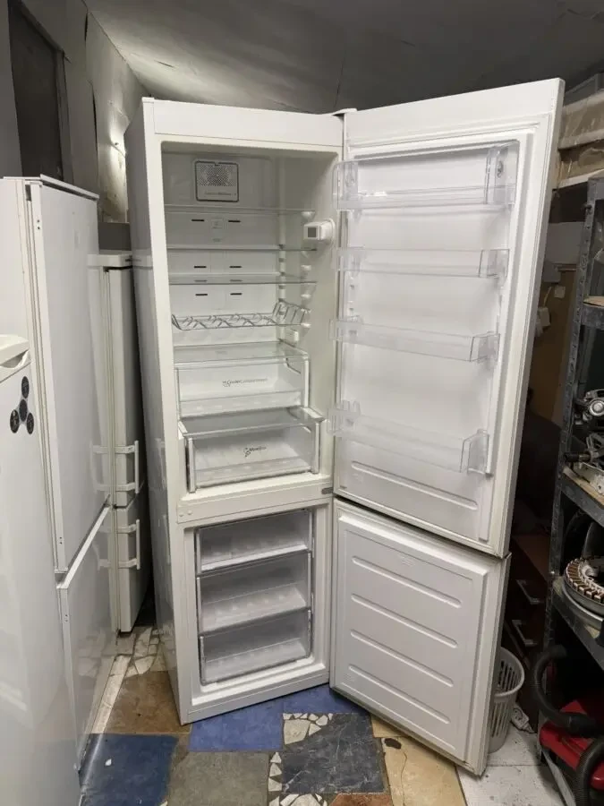 Холодильник Вірпул ідеальний стан 3