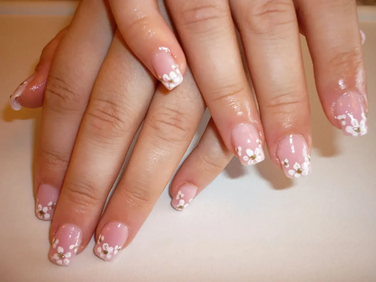 Педикюр подологія манікюр нарощування нігтів на Лісовому 3