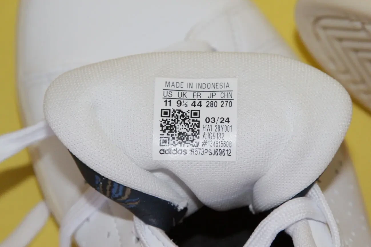 Кроссовки женские Adidas, размер 42 9