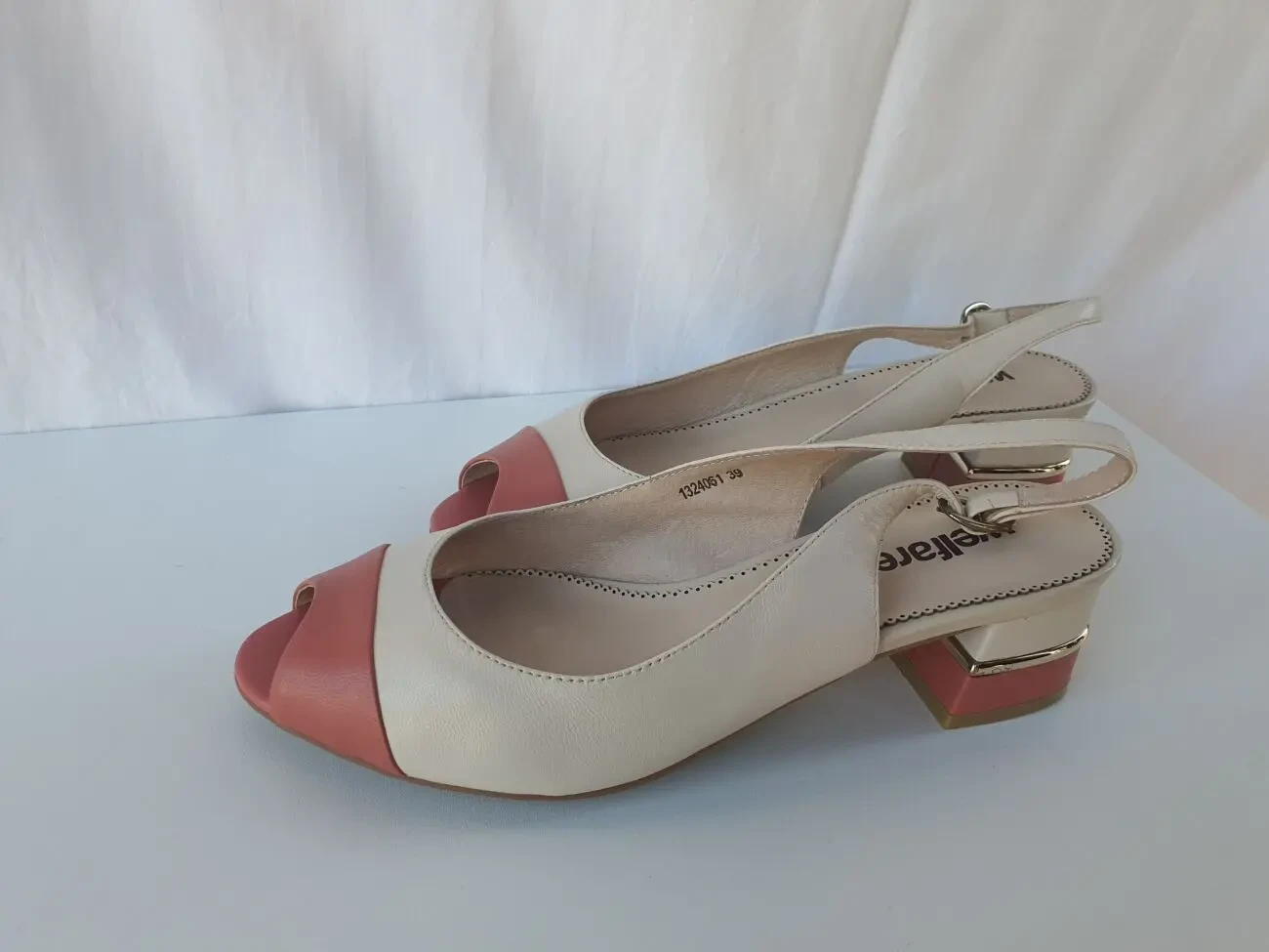 Жіночі шкіряні босоніжки на невисокому стійкому каблуці 7