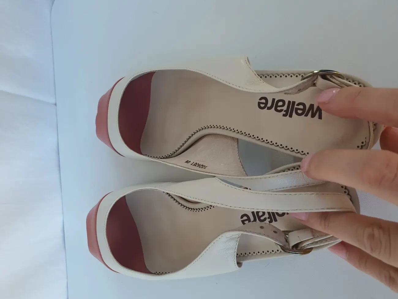 Жіночі шкіряні босоніжки на невисокому стійкому каблуці 3