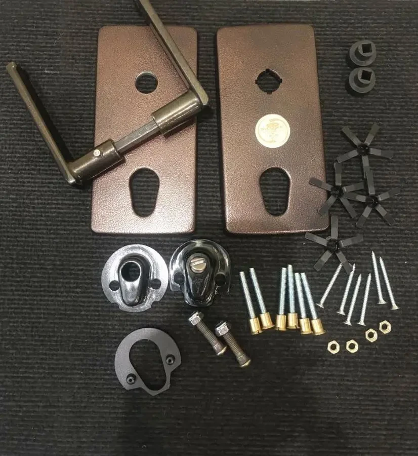 Фурнітура захисна MUL-T-LOCK Standart Броненакладка накладка на замок 3