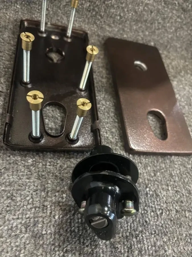 Фурнітура захисна MUL-T-LOCK Standart Броненакладка накладка на замок 4