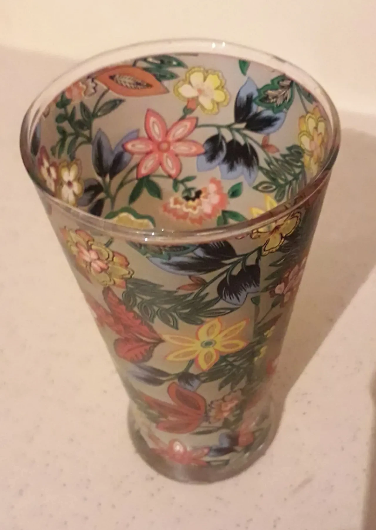 Красивый стакан бокал вода газировка минералка цветы 2